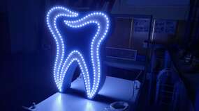 Светодиодный рекламный зуб для стоматологии